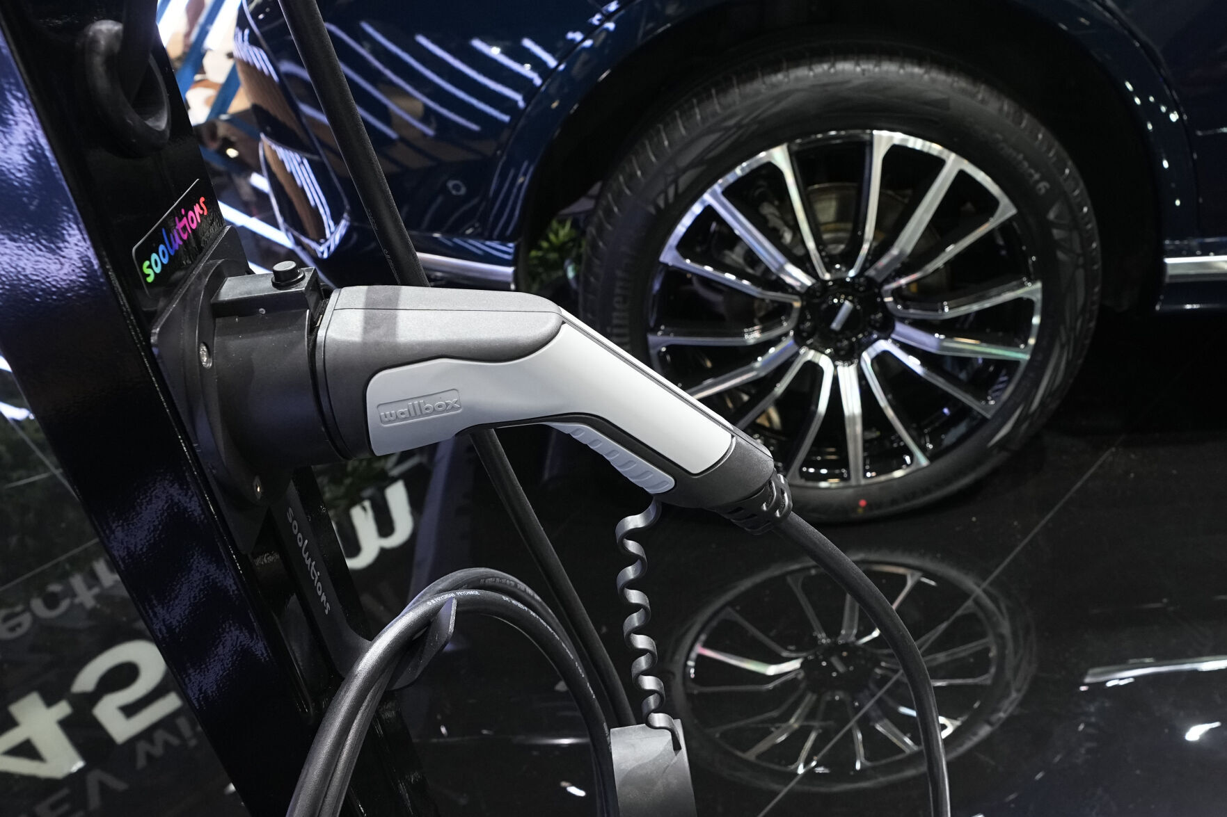 Europe Automakers Paris Show